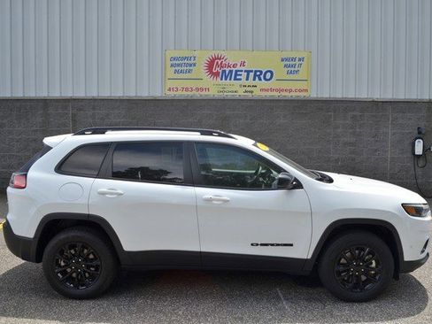 Used 2023 Jeep Cherokee Altitude Lux image 9