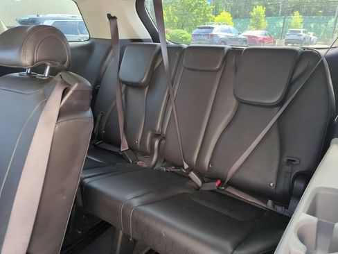 Used 2023 Kia Carnival LX FWD image 19