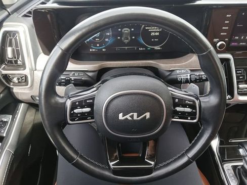 Certified 2022 Kia Sorento SX Prestige w/ Rust Color Package AWD/4WD image 17