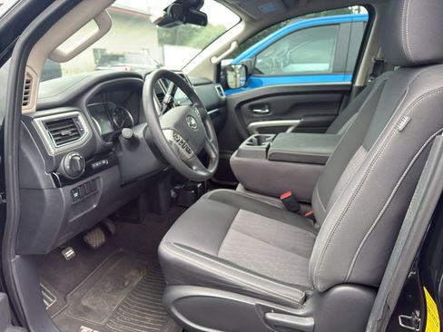 Used 2021 Nissan Titan SV w/ Accessory Utility Package RWD image 10