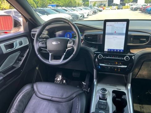 Used 2022 Ford Explorer Platinum w/ Technology Package AWD/4WD image 17