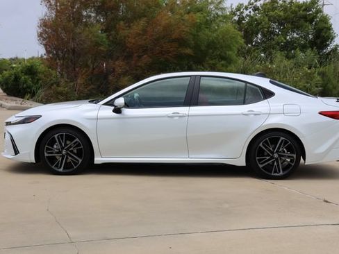 New 2026 Toyota Camry Hybrid FWD image 5
