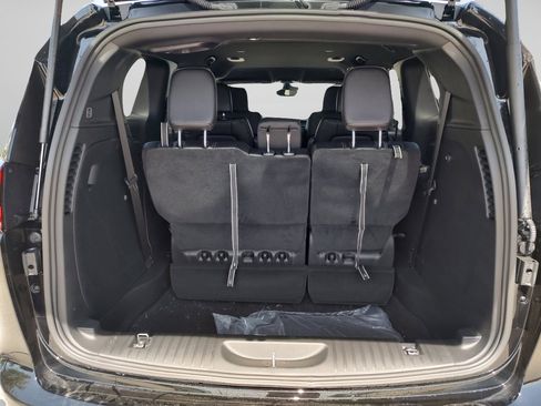 New 2026 Chrysler Pacifica Select image 33