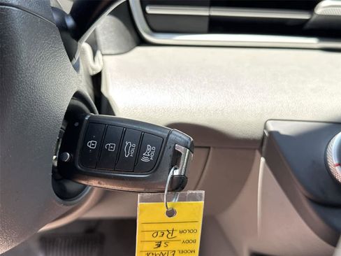 Used 2023 Hyundai Elantra SE FWD image 30