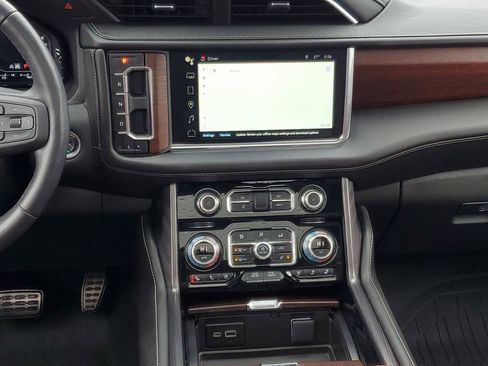 Certified 2023 GMC Yukon Denali Ultimate w/ LPO, Floor Liner Package AWD/4WD image 29