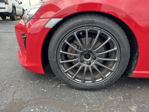 Used 2017 Toyota 86 RWD image 9