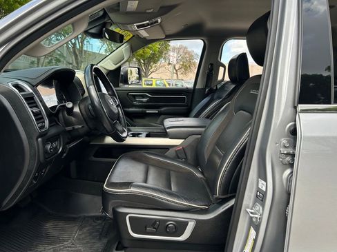 Used 2022 RAM 1500 Laramie AWD/4WD image 16