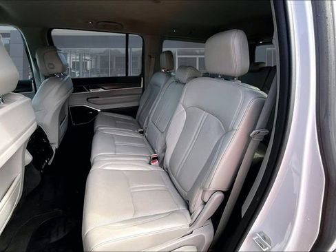 Used 2024 Jeep Wagoneer Series II w/ Flexible Seating Group image 19