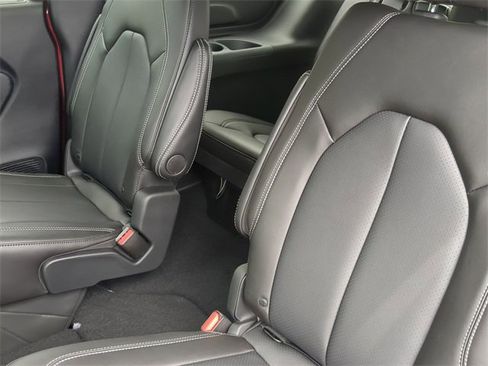 New 2026 Chrysler Voyager LX image 34