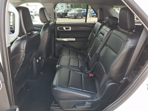 Used 2023 Ford Explorer XLT w/ Equipment Group 202A AWD/4WD image 11