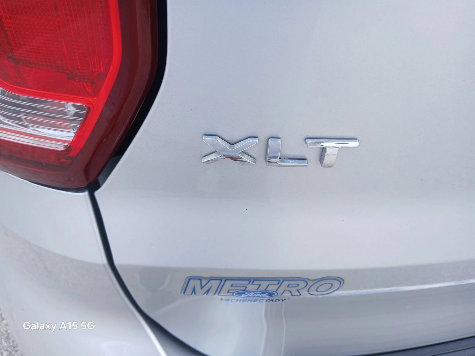 Used 2018 Ford Explorer XLT w/ Equipment Group 202A AWD/4WD image 16