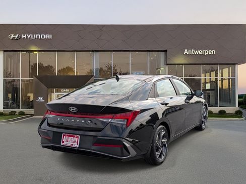 Used 2024 Hyundai Elantra SEL w/ Convenience Package FWD image 3