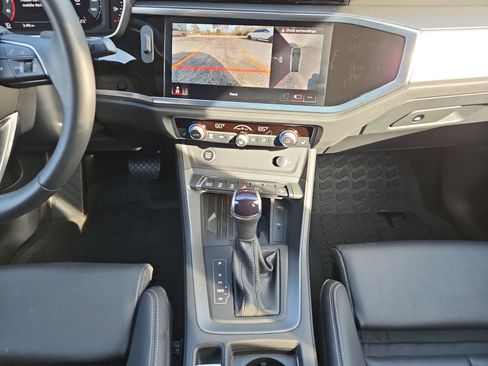 Used 2024 Audi Q3 2.0T Premium Plus image 11