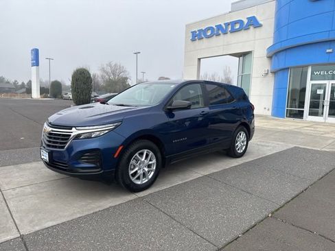 Used 2022 Chevrolet Equinox LS w/ LS Convenience Package AWD/4WD image 11