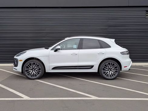 Certified 2026 Porsche Macan AWD/4WD image 2