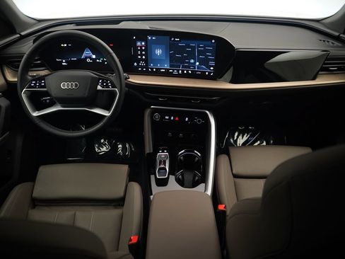 Used 2025 Audi Q5 Premium Plus w/ Premium Plus AWD/4WD image 8