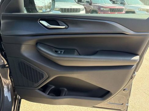 New 2025 Jeep Grand Cherokee Altitude RWD image 29