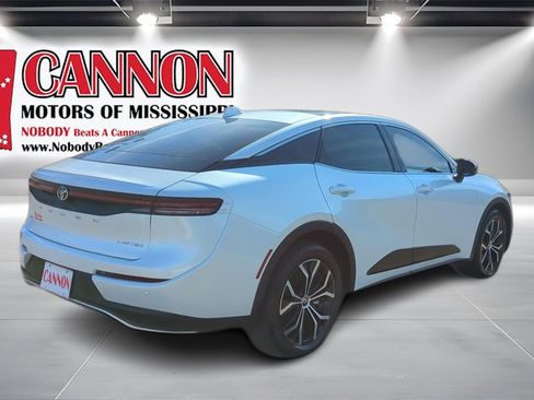 Used 2023 Toyota Crown image 5