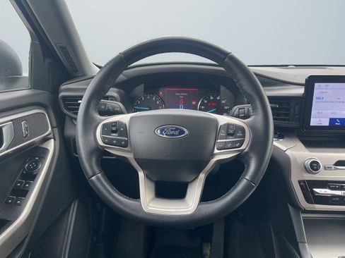 Used 2023 Ford Explorer XLT image 14