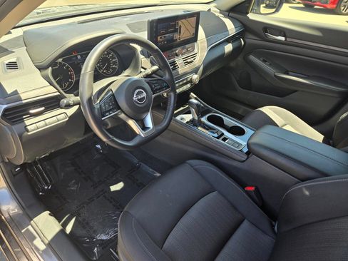 Used 2024 Nissan Altima 2.5 SV w/ SV Premium Package AWD/4WD image 15