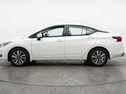 Used 2025 Nissan Versa SV image 5