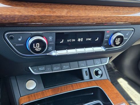 Used 2023 Audi Q5 2.0T Premium w/ Convenience Package AWD/4WD image 19