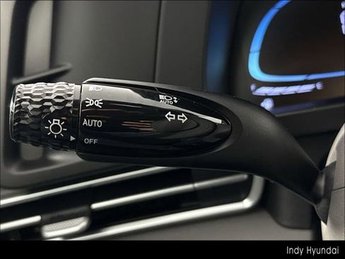 Certified 2025 Hyundai Elantra Sport FWD image 31