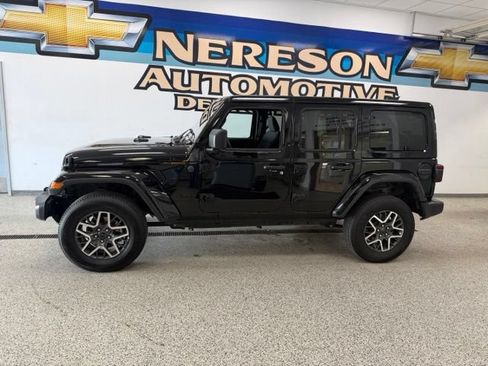 Used 2025 Jeep Wrangler Unlimited Sahara AWD/4WD image 2