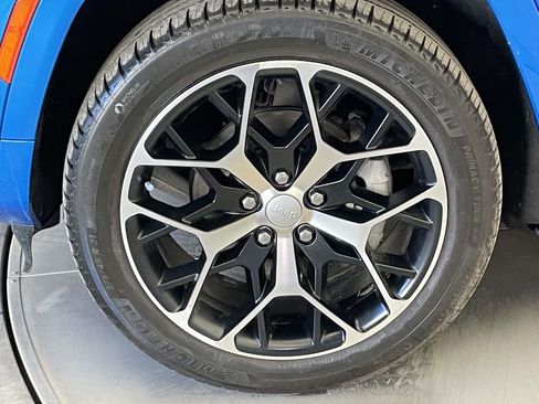 Used 2023 Jeep Grand Cherokee Summit image 12