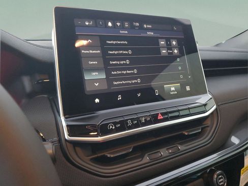 New 2026 Jeep Compass Latitude AWD/4WD image 23