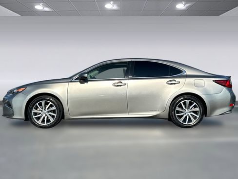 Used 2016 Lexus ES 300h image 2