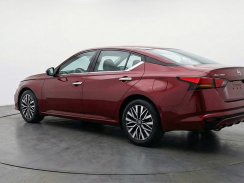 Used 2025 Nissan Altima 2.5 SV FWD image 6