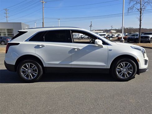 Used 2021 Cadillac XT5 Premium Luxury image 2