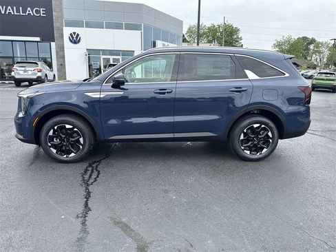 New 2025 Kia Sorento S image 3