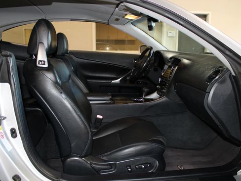 Used 2010 Lexus IS 350C w/ Luxury Pkg RWD image 27
