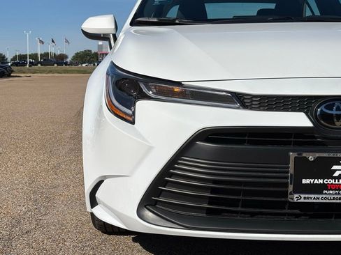 Used 2026 Toyota Corolla LE image 4