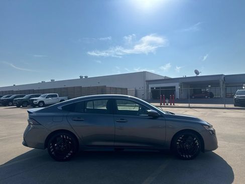 Used 2026 Nissan Sentra SR w/ Floor Mat Package FWD image 26