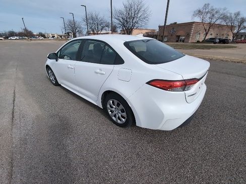 Used 2025 Toyota Corolla LE image 6