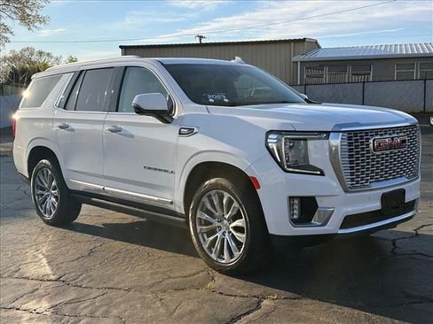 Used 2023 GMC Yukon Denali image 2