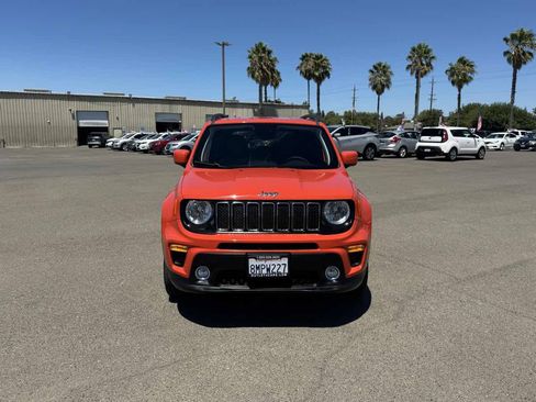 Used 2019 Jeep Renegade Latitude w/ Popular Equipment Group AWD/4WD image 4