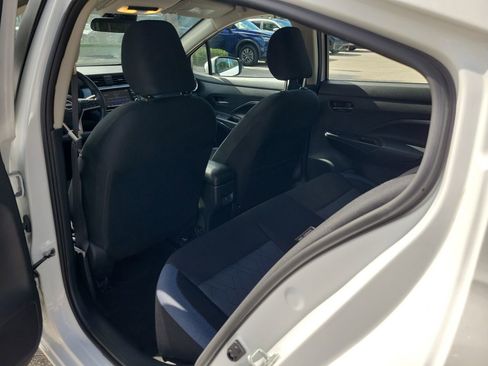Used 2025 Nissan Versa SV FWD image 8