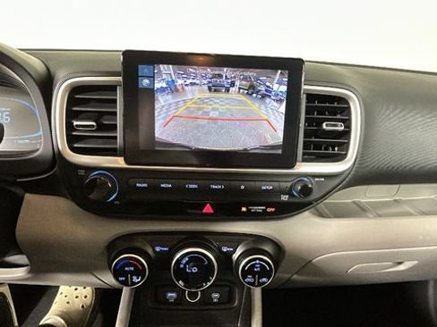 Certified 2023 Hyundai Venue SEL FWD image 23