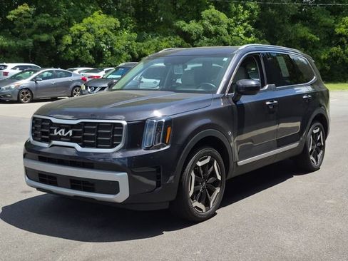 Used 2025 Kia Telluride S FWD image 7