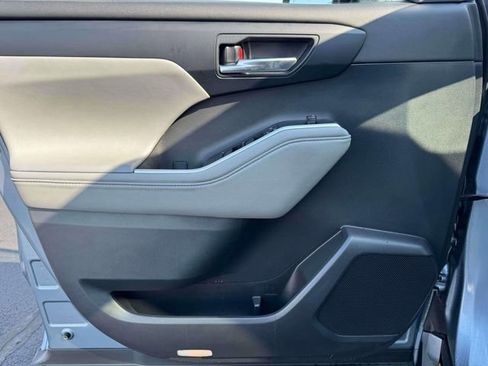 Used 2020 Toyota Highlander XLE image 15