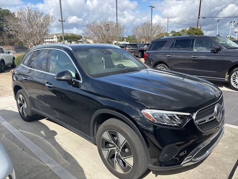 Used 2024 Mercedes-Benz GLC 300 4MATIC image 3