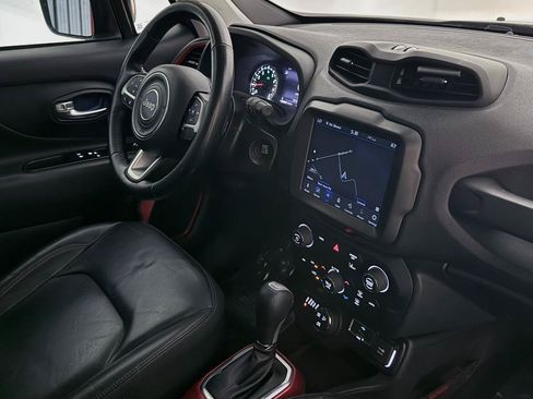 Used 2021 Jeep Renegade Trailhawk AWD/4WD image 28