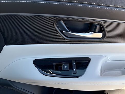 Used 2025 Nissan Murano SV image 15