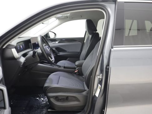 Used 2026 Volkswagen Tiguan SE AWD/4WD image 5