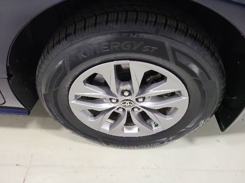 Certified 2021 Toyota Sienna XLE FWD image 41