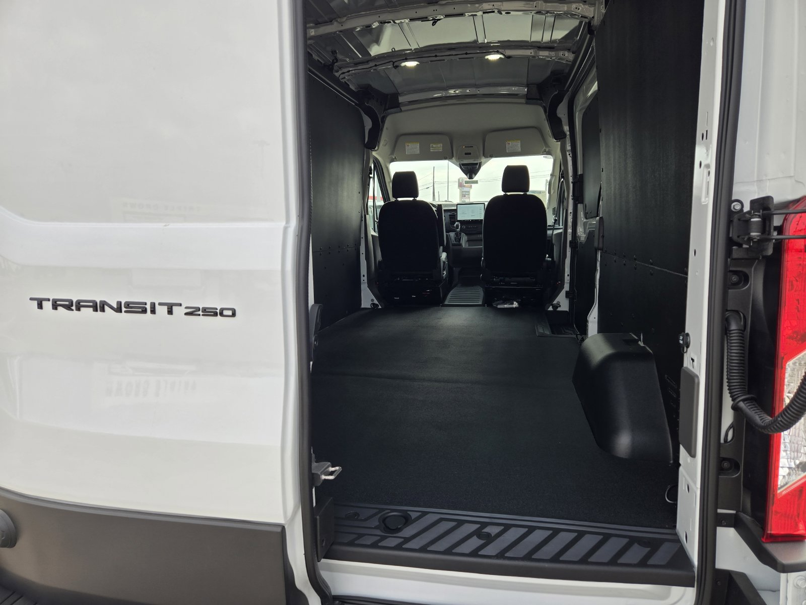 New 2026 Ford Transit 250 148 Medium Roof w/ Load Area Protection Package RWD image 31